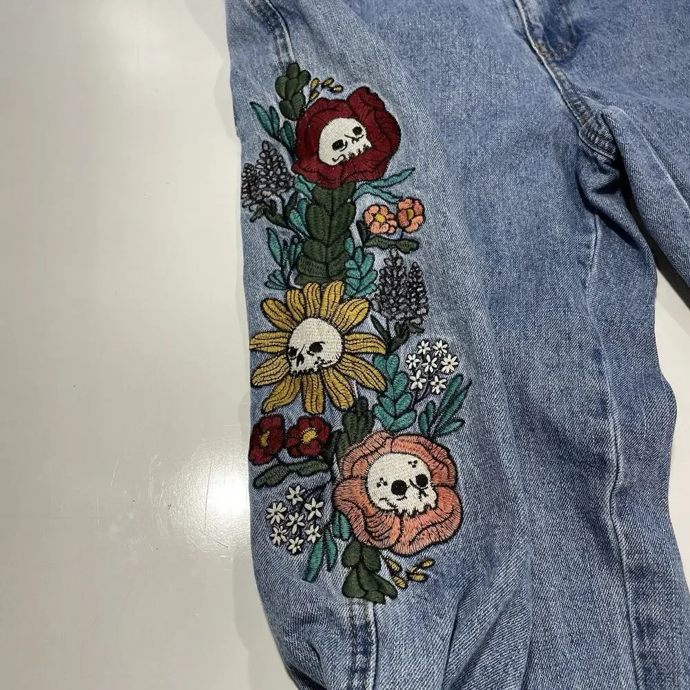 Empyre Baggy Jeans Floral Embroidered Light Wash Blue Denim Face Flowers Size 28